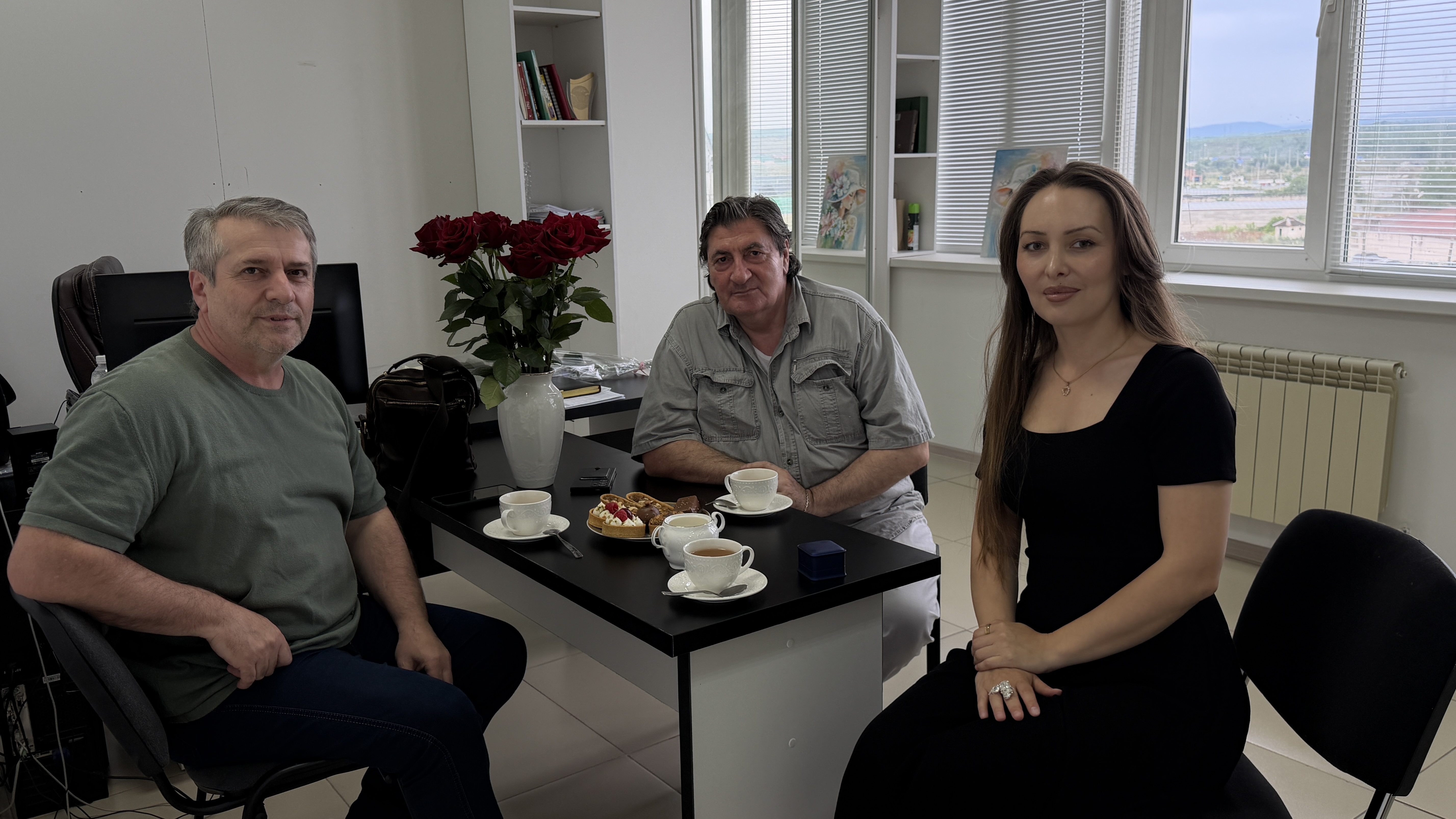 В Баксанском районе состоялась встреча с выдающимся ювелиром Рафаэлем Кочаряном