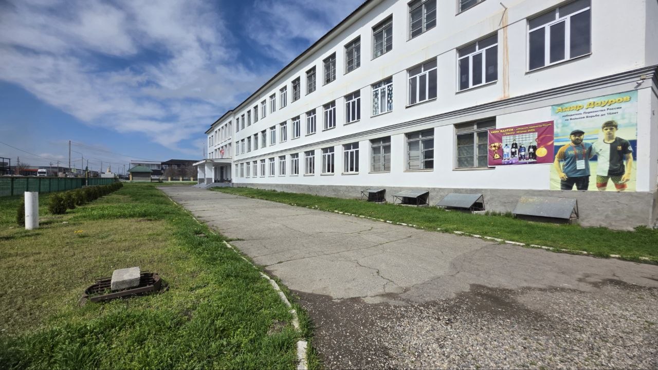 В селе Баксаненок начался капитальный ремонт первой школы: на объекте стартовали демонтажные работы