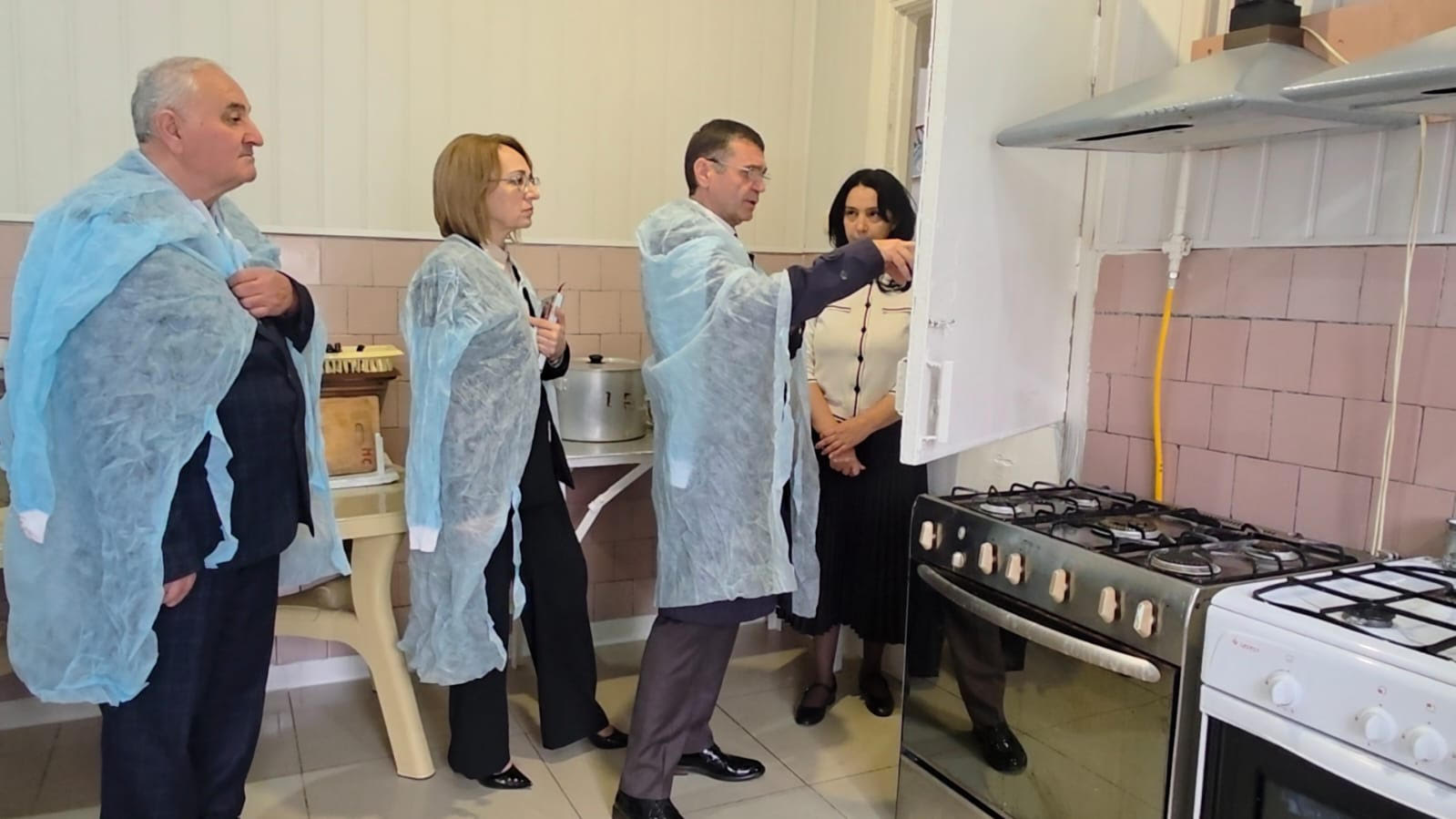 Глава администрации Баксанского района проконтролировал организацию горячего питания для всех школьников района