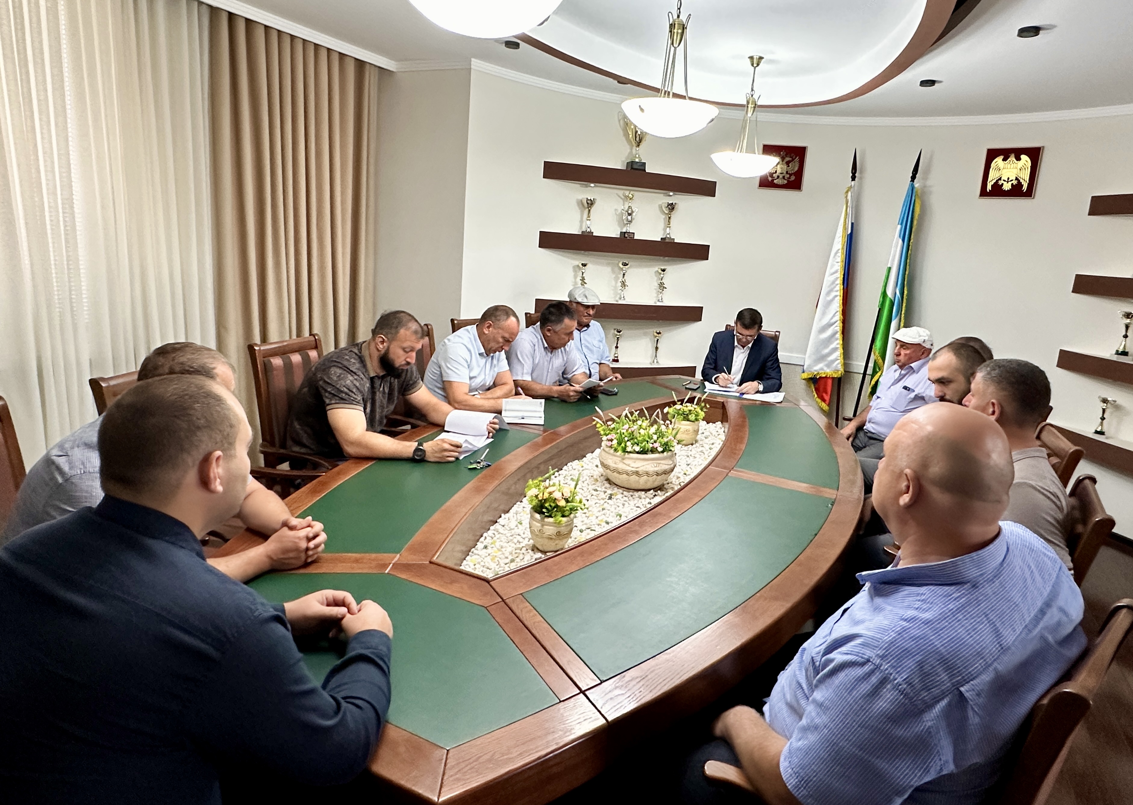 Глава администрации Баксанского района провел очередную встречу с крупными арендаторами