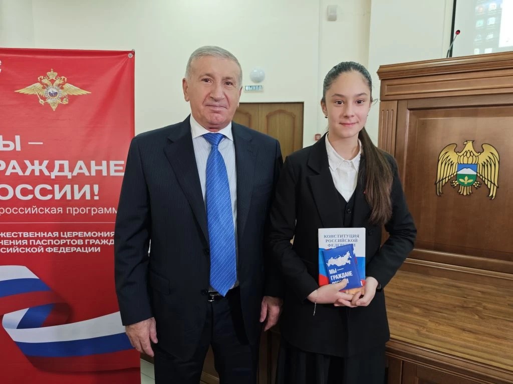 В Баксанском районе в преддверии Дня России вручили паспорта 28 школьникам