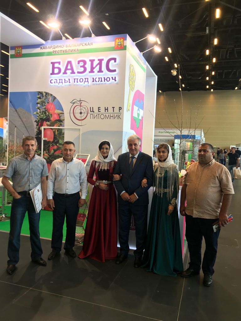 Делегация Баксанского района  принимает  участие   в 3-й международной специализированной выставке технологий для современного садоводства «PRO ЯБЛОКО 2021» в г. Минеральные Воды.