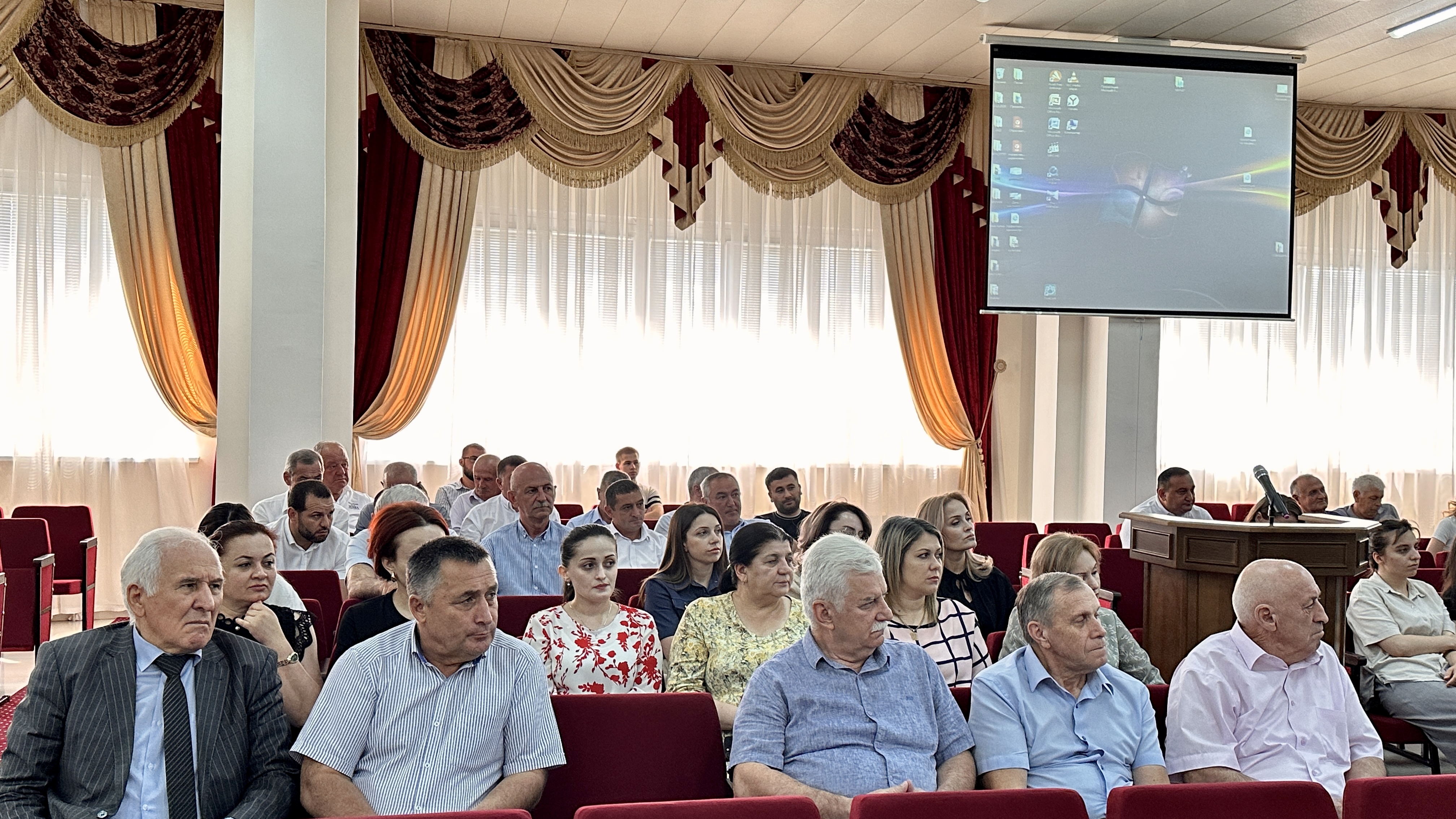 44-ое заседание Совета местного самоуправления Баксанского района прошло сегодня в актовом зале администрации. 